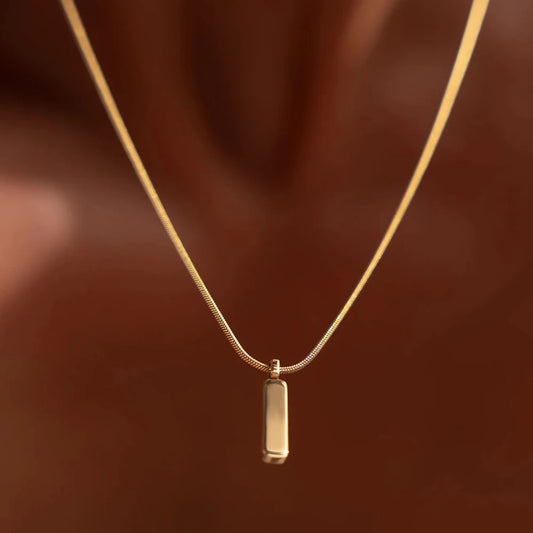 SQUARE PENDANT NECKLACE